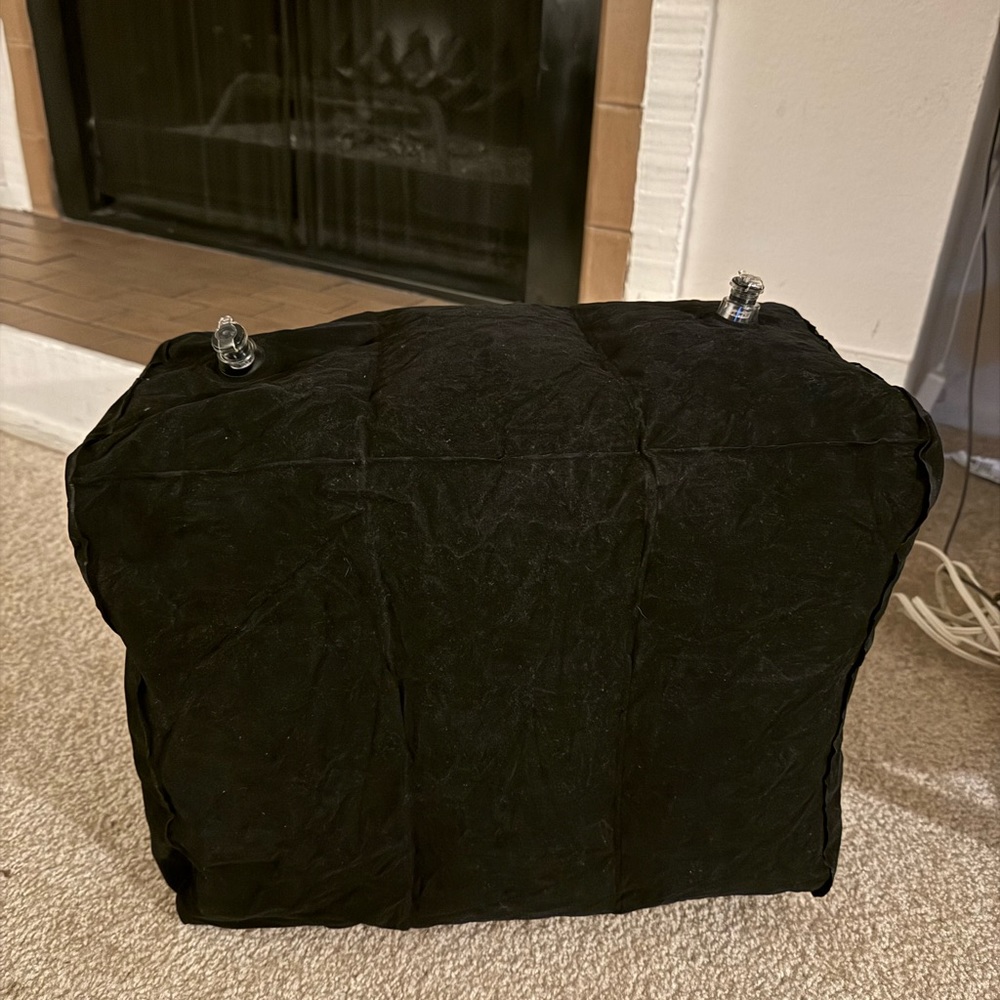 Inflatable foot rest/pillow for kids